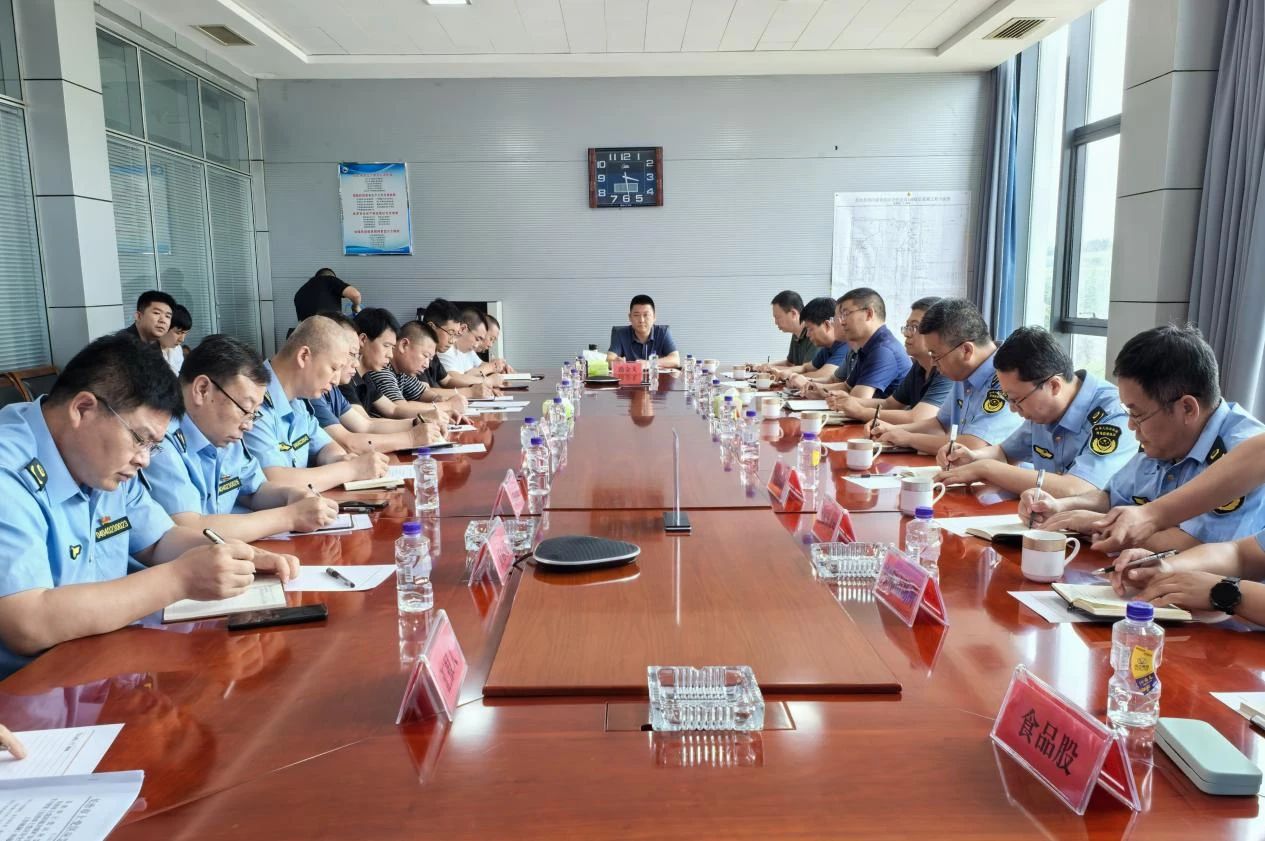 长治市上党区市场专委会安全出产“6996”工作机造推动会在西山煤业召开
